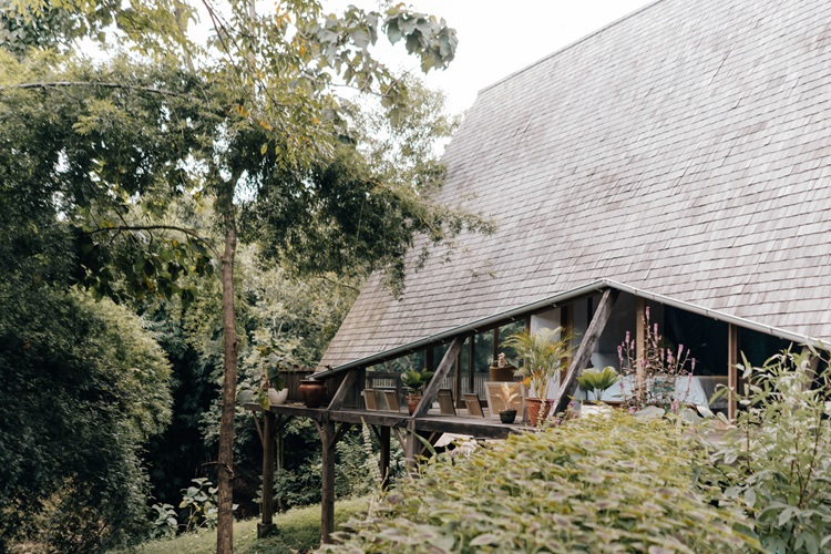 Attachment for Rumah Kayu Elegan: Inspirasi Tempat Tinggal yang Menyatu dengan Alam