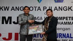 Attachment for Bupati Indramayu Lucky Hakim Membuka UKW PJI ke-9: Menjaga Lingkungan Informasi Sehat, Nyaman, dan Adil