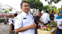 Attachment for Reduksi Sampah Plastik: DLH Kota Serang Usulkan Penggunaan Daun Pisang untuk Bungkus Daging Kurban